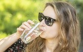 Potrzeba picia 8 szklanek wody dziennie to mit