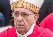 Nieoficjalnie: Franciszek miał zawał; Watykan: To infekcja dróg oddechowych