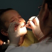 Pszczyna: stomatolodzy pobierali opłatę za znieczulenie zęba, choć nie mieli do tego prawa