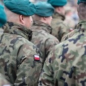 CBOS: Większość Polaków za zwiększeniem wydatków na obronność