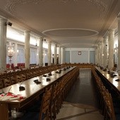 Na stronie Kancelarii Sejmu zamieszczono nagranie z kamery z Sali Kolumnowej