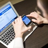 Rosyjski regulator mediów rozpoczął częściowe ograniczanie dostępu do mediów społecznościowych