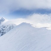 Dwaj skitourowcy, przysypani przez lawinę w Tatrach, są cali i zdrowi