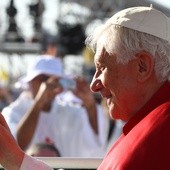 Franciszek odprawił Mszę w intencji Benedykta XVI 