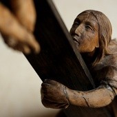 Krzyż całuję, pod krzyżem uklękam