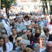 Abp Wiktor Skworc zaprasza kobiety do Piekar Śląskich