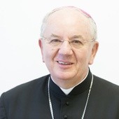 Abp Budzik: Papież nie pochlebia młodzieży