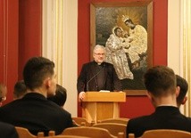 Płock. Ksiądz prof. Robert Skrzypczak w seminarium