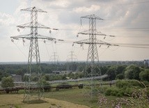 Śląskie. Blisko 900 gospodarstw wciąż bez prądu po piątkowych burzach 