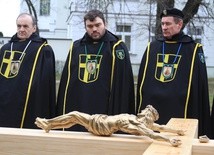Płock. Rekolekcje Rycerzy JP II - Droga Krzyżowa