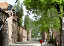 Szef MSZ Niemiec: Bierzemy na siebie pełną odpowiedzialność za Holokaust