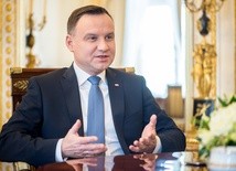 CBOS: Wśród polityków Polacy najbardziej ufają Andrzejowi Dudzie i Rafałowi Trzaskowskiemu