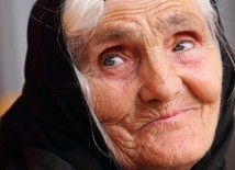 Szybko rośnie liczba najstarszych osób
