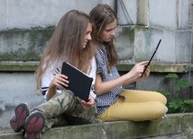 W sieci społecznościówek