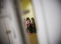 Senatorowie przeciw odbieraniu dzieci z powodu biedy