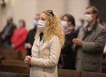 CBOS: Pandemia nie zmieniła zaangażowania religijnego Polaków