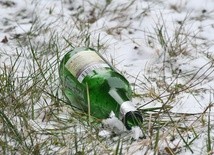 Dotąd uważano, że "zaglądanie do butelki" to głównie domena czlowieka