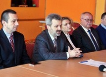 Poseł Robert Kołakowski poinformował na konferencji prasowej o zawiązaniu się Społecznego Komitetu Budowy Pomnika Ofiar Katastrofy Smoleńskiej w Ciechanowie