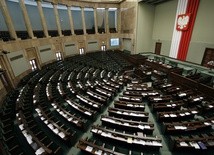 Sejm za ustawą obniżającą uposażenia parlamentarzystów o 20 proc. 