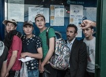 Migranci uczą angielskiego strażników miejskich