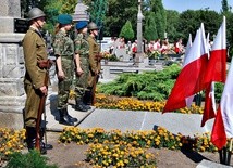 Płońszczanie spotkali się przy grobach obrońców ojczyzyny z 1920 roku