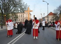 Miejska droga krzyżowa, pod przewodnictwem bp. Piotra Libery