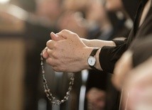 24.10.2021 | Proces synodalny w diecezji | Szukanie powołanych do kapłaństwa | 2 mln Polaków odmawiają różaniec