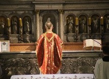 Papież nakłada obowiązek koncelebrowania na księży tradycjonalistów