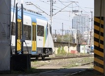 Koleje Śląskie są spóźnialskie. Potwierdza to Urząd Transportu Kolejowego i pasażerowie pociągów