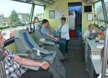 Krew ratuje życie. Centrum w Katowicach apeluje o dawców z grupami Rh minus