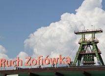 Zakończyła się akcja poszukiwawcza w Zofiówce, ostatni z górników wywieziony na powierzchnię