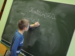 Świeccy katecheci: oceny z religii powinny być wliczane do średniej; 