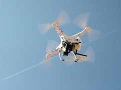 Przed każdym lotem dronem należy zgłosić ten zamiar w aplikacji DroneTower