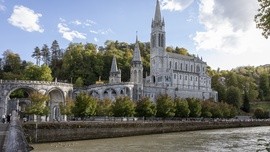 Lourdes: Uczestniczka pielgrzymki z Madrytu odzyskała wzrok, ale za wcześnie mówić o cudzie