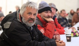 Poznać, przytulić, pokochać! Współcześni samarytanie