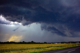IMGW ostrzega przed burzami w całej Polsce