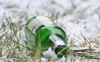Reklama alkoholu – zysk dla producenta, koszty zapłacimy wszyscy