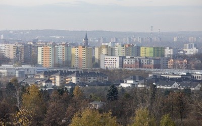 Sosnowiec: Zatrzymanie i nowe zarzuty dla księdza, w którego mieszkaniu zmarł mężczyzna