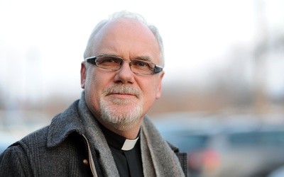 O. Dawidowski: Nie można wszystkich migrantów i uchodźców wrzucać do jednego worka
