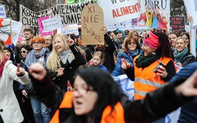 Rewolucja październikowa i Światowy Dzień Feministek