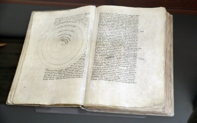 Na Monte Cassino wróciło skradzione wydanie dzieła Mikołaja Kopernika z XVI w.