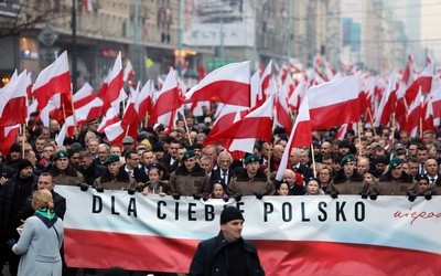 "Marsz z okazji 100-lecia odzyskania przez Polskę niepodległości w Warszawie przebiegł spokojnie, incydenty w minimalnej skali"