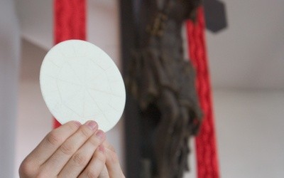 Niedziela z „Gościem”: Transmisje Mszy św. i Gorzkich Żali, nowy numer GN w e-wydaniu