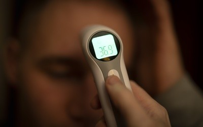 Obie choroby mają poczatkowo objawy podobne do grypy