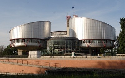 Trybunał w Strasburgu nie przyjął skargi rodziny Polaka w śpiączce, który ma być pozbawiony odżywiania