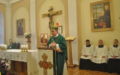 Abp Wojciech Polak, prymas Polski, odprawił Mszę św. w kaplicy Wyższego Seminarium Duchownego w Płocku