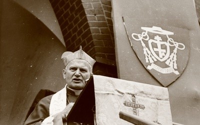 „Towarzysze, mamy problem” – tak komuniści reagowali na wybór Karola Wojtyły
