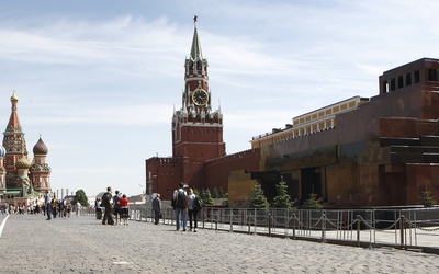 "FT": Kreml chce kontrolować przeszłość 