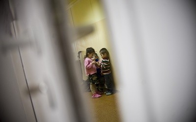 Senatorowie przeciw odbieraniu dzieci z powodu biedy