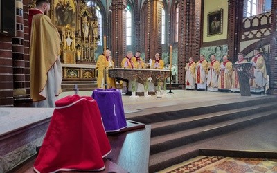 Msza Święta Krzyżma i spotkanie z biskupami